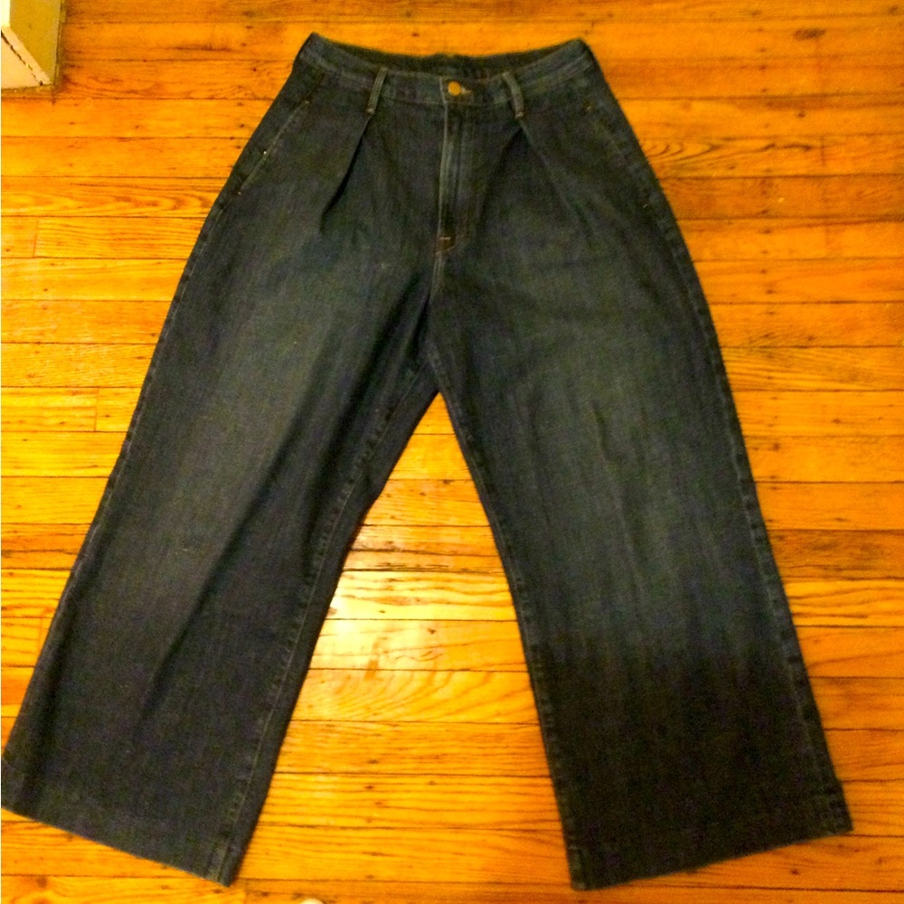 Frame cotton denim pleated jeans. Size 27.
Wide leg